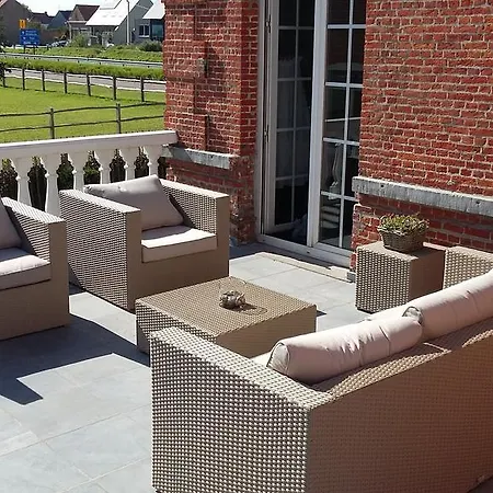 Le Petit Chateau Vaartdijk Bed & Breakfast