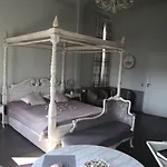 Le Petit Chateau Vaartdijk 4*