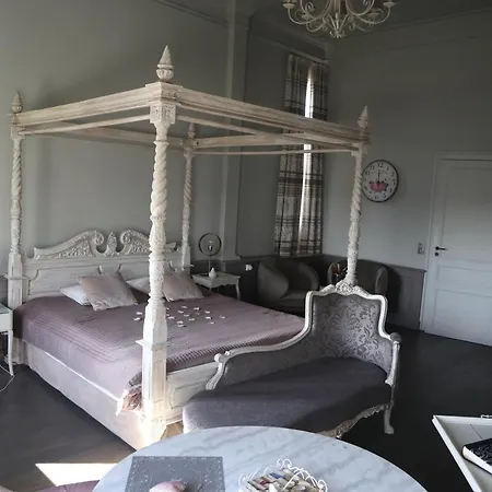 Le Petit Chateau Vaartdijk 4*