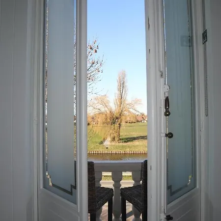 Le Petit Chateau Vaartdijk 4*