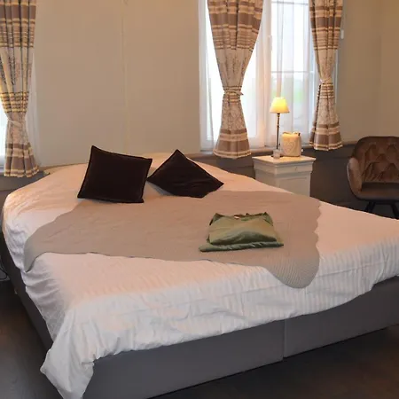 Le Petit Chateau Vaartdijk 4*