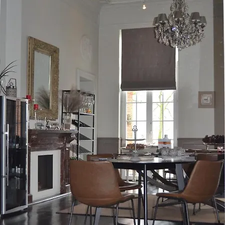 Le Petit Chateau Vaartdijk 4*