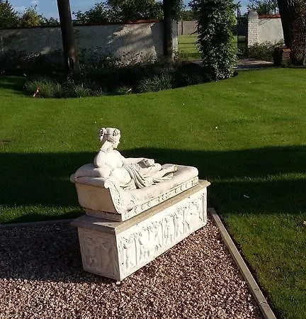 Le Petit Chateau Vaartdijk Bed & Breakfast Leffinge