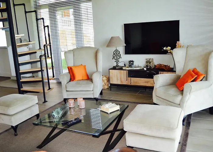 Le Petit Chateau Vaartdijk Bed and breakfast