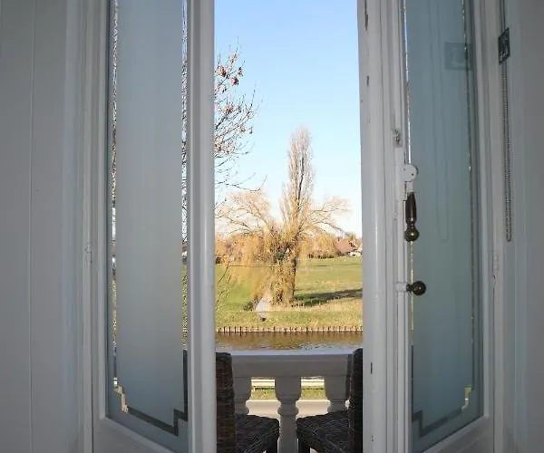 Le Petit Chateau Vaartdijk 4*