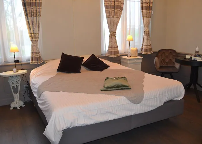 Le Petit Chateau Vaartdijk 4*