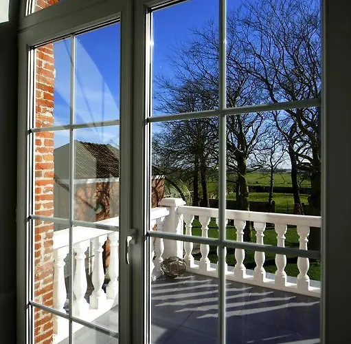 Le Petit Chateau Vaartdijk Bed and breakfast Leffinge