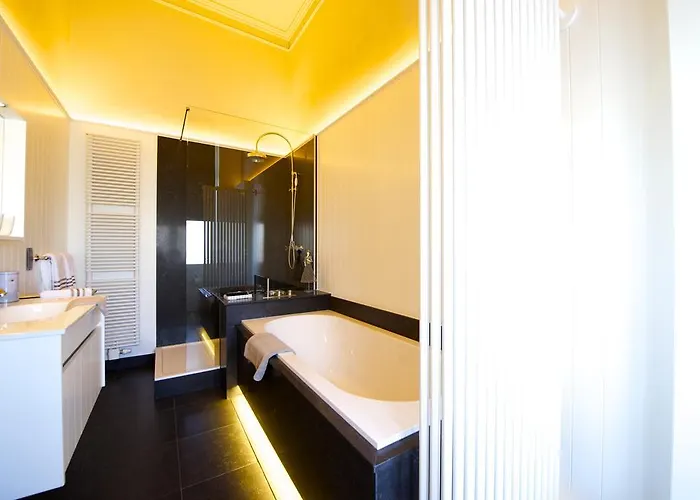 Le Petit Chateau Vaartdijk Bed and breakfast 4*