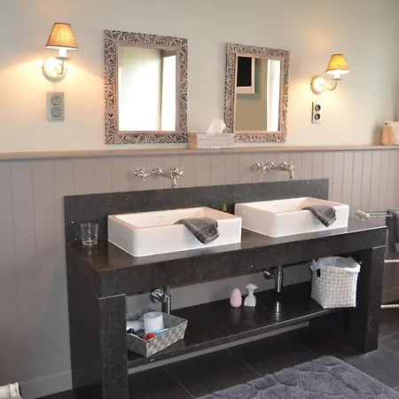 Le Petit Chateau Vaartdijk Bed & Breakfast *