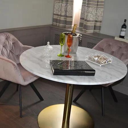 Le Petit Chateau Vaartdijk Bed & Breakfast